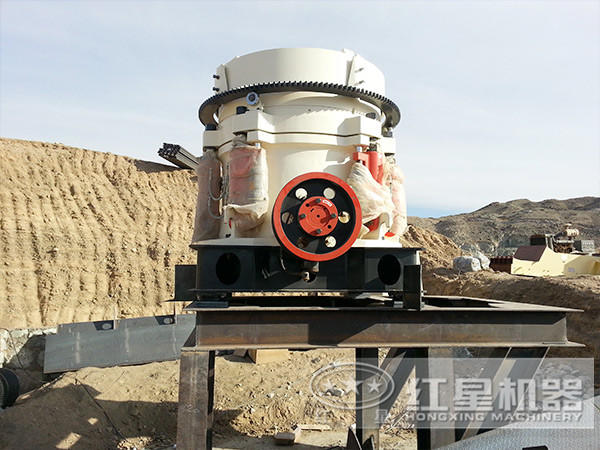 圆锥破碎机现场图片