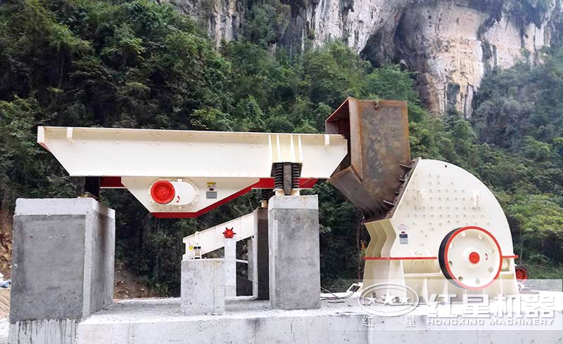 大型锤式破碎机作业现场